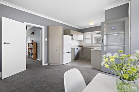 Photo of property in 11 Pinkerton Grove, Newlands, Wellington, 6037