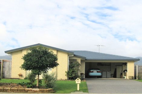 Photo of property in 25 San Priamo Place, Paraparaumu Beach, Paraparaumu, 5032