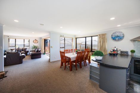 Photo of property in 12 Walnut Grove, Kelvin Grove, Palmerston North, 4414