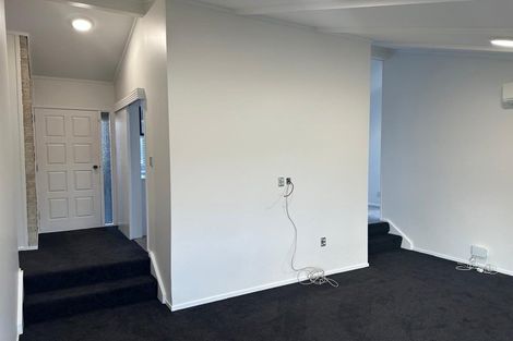 Photo of property in 2/6 Clare Place, Glenfield, Auckland, 0629