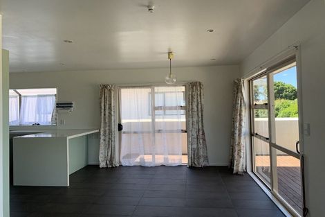 Photo of property in 3 Bridgehead Cove, West Harbour, Auckland, 0618