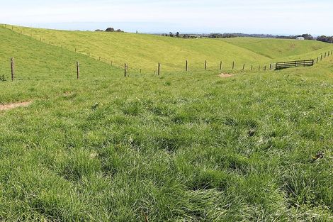 Photo of property in 888a Otaraoa Road, Tikorangi, Waitara, 4383