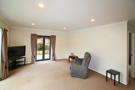 Photo of property in 9b Simons Street, Moturoa, New Plymouth, 4310