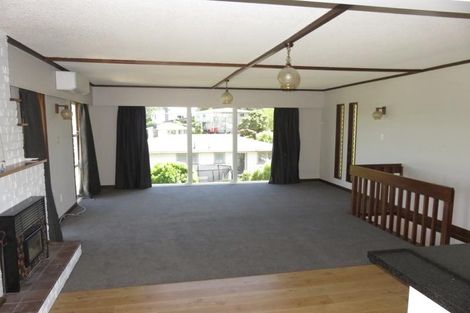 Photo of property in 16 Omega Street, Newlands, Wellington, 6037