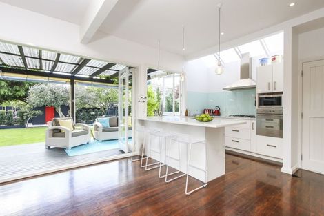 Photo of property in 265 Point Chevalier Road, Point Chevalier, Auckland, 1022