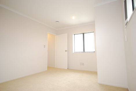 Photo of property in 8 Whekau Drive, Takanini, 2112