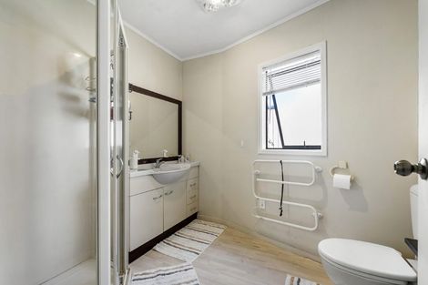 Photo of property in 14 Emery Grove, Bayview, Auckland, 0629