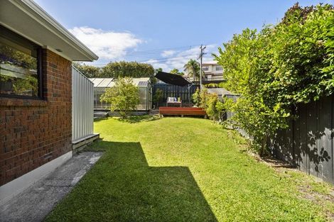Photo of property in 1/870 Beach Road, Waiake, Auckland, 0630