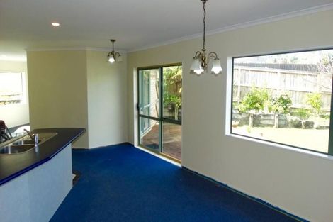 Photo of property in 13 Fleetwood Drive, Henderson, Auckland, 0612