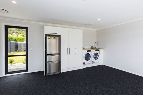 Photo of property in 27 Salisbury Crescent, Wallaceville, Upper Hutt, 5018