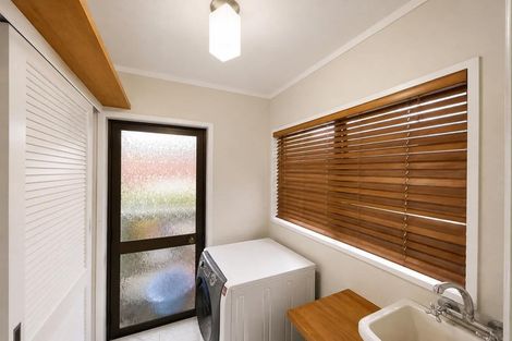 Photo of property in 30 Charles Dickens Drive, Mellons Bay, Auckland, 2014