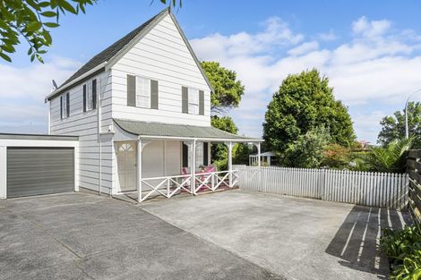 Photo of property in 2/1 Cascades Road, Pakuranga Heights, Auckland, 2010