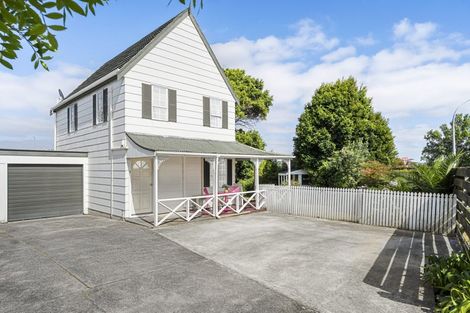 Photo of property in 2/1 Cascades Road, Pakuranga Heights, Auckland, 2010