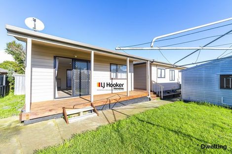 Photo of property in 18 Dungarvon Place, Clendon Park, Auckland, 2103