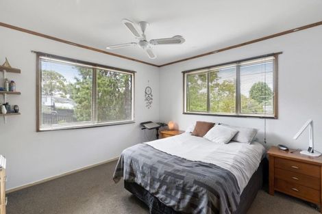 Photo of property in 17 Jenanne Place, Totara Vale, Auckland, 0629