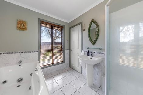 Photo of property in 54 Roy Maloney Drive, Henderson, Auckland, 0612