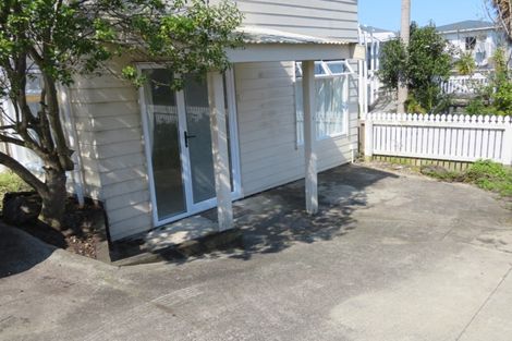 Photo of property in 1/31 Becroft Drive, Forrest Hill, Auckland, 0620