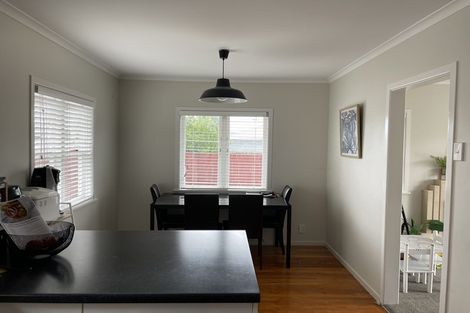 Photo of property in 12 Albert Road, Kelston, Auckland, 0602