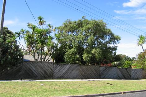 Photo of property in 1/3 Tipau Street, Torbay, Auckland, 0630