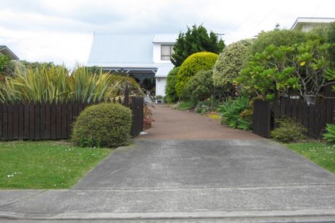 Photo of property in 1419 Whangaparaoa Road, Army Bay, Whangaparaoa, 0930