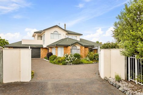 Photo of property in 10 Suncrest Drive, West Harbour, Auckland, 0618