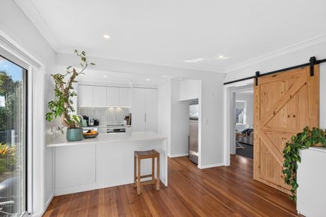 Photo of property in 954 Whangaparaoa Road, Manly, Whangaparaoa, 0930