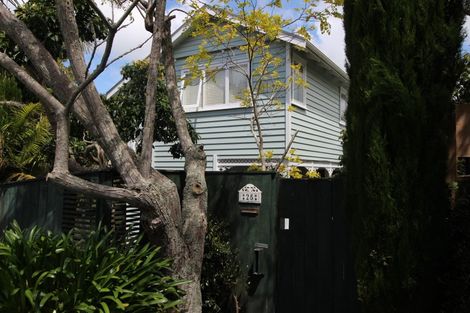 Photo of property in 25a Belle Vue Avenue, Northcote Point, Auckland, 0627