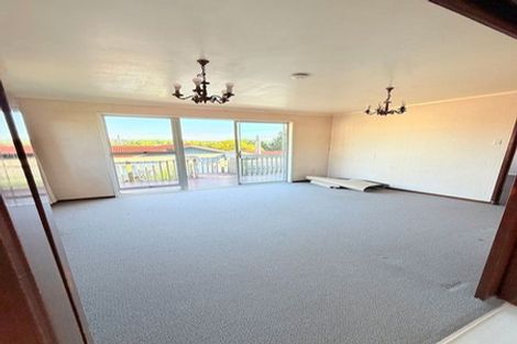 Photo of property in 51 Easton Park Parade, Glenfield, Auckland, 0629