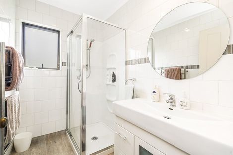 Photo of property in 11 Sunset Close, Western Heights, Hamilton, 3200