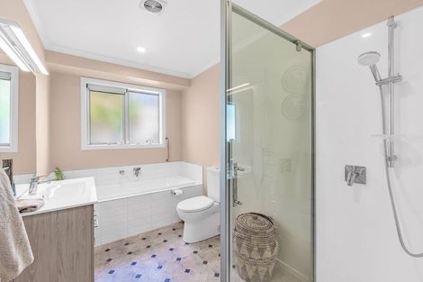 Photo of property in 82 Waipunahau Road, Waikanae, 5036