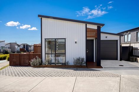 Photo of property in 7 Taiororua Avenue, Massey, Auckland, 0614
