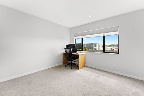Photo of property in 222c Pakuranga Road, Pakuranga Heights, Auckland, 2010