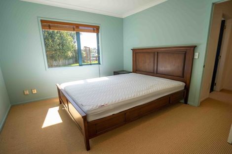 Photo of property in 40 Dress Circle, Newlands, Wellington, 6037