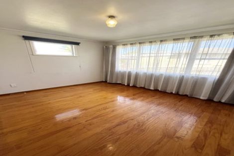 Photo of property in 17 Bayside Avenue, Te Atatu Peninsula, Auckland, 0610
