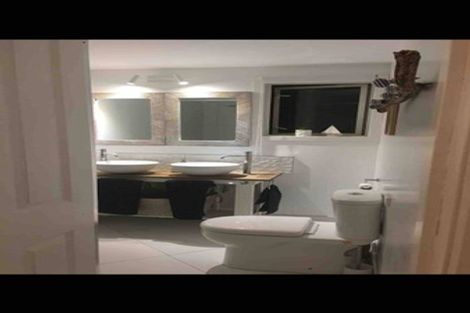 Photo of property in 121 Seaview Road, Piha, New Lynn, 0772