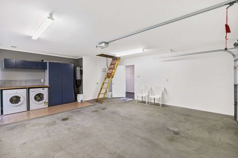 Photo of property in 7 Montcalm Close, Orewa, 0931