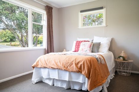 Photo of property in 60 The Drive, Tawa, Wellington, 5028