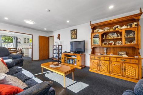 Photo of property in 15 Resolution Place, Bryndwr, Christchurch, 8053