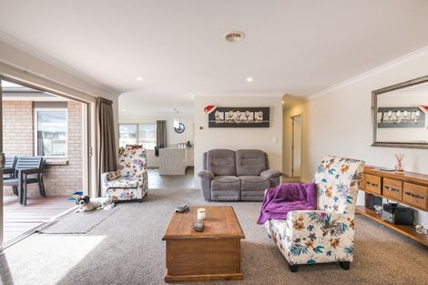 Photo of property in 27 Oak Crescent, Ashhurst, 4810