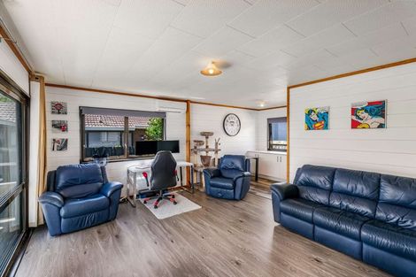 Photo of property in 2/32 Great South Road, Papakura, 2110