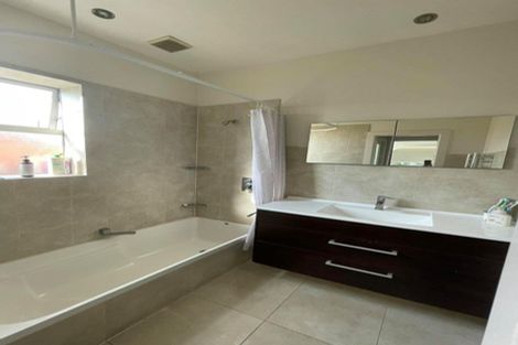 Photo of property in 16 Massey Avenue, Greenlane, Auckland, 1061