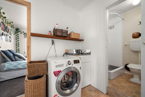 Photo of property in 10 Porter Avenue, Te Atatu South, Auckland, 0610