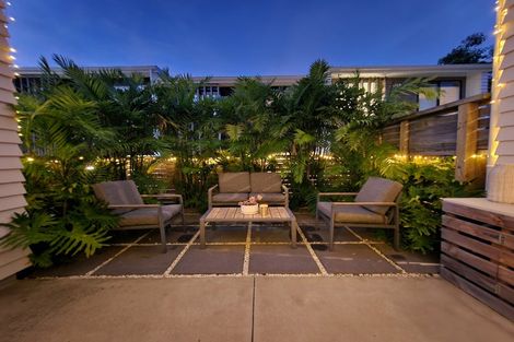 Photo of property in 10/50 Ocean View Road, Northcote, Auckland, 0627