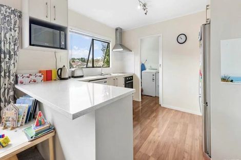 Photo of property in 8 Midgley Road, West Harbour, Auckland, 0618