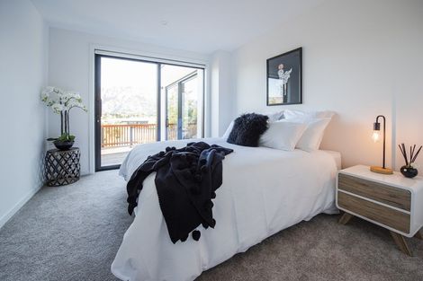 Photo of property in 9 Matipo Street, Wanaka, 9305