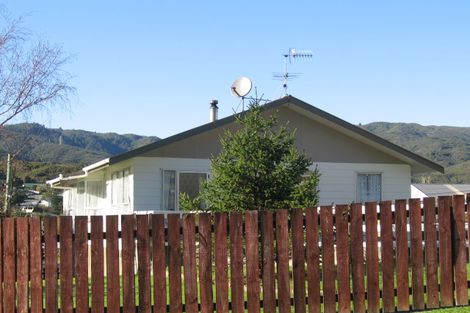 Photo of property in 1 Tiroiti Grove, Stokes Valley, Lower Hutt, 5019