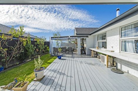 Photo of property in 21 Shillingford Boulevard, Rolleston, 7615