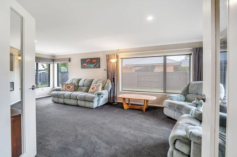 Photo of property in 3 Crabapple Close, Milson, Palmerston North, 4414