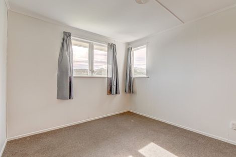 Photo of property in 115-117 Sievers Grove, Cannons Creek, Porirua, 5024