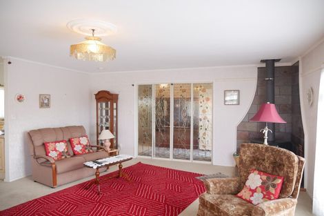 Photo of property in 6 Birdie Place, Red Beach, 0932